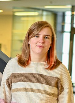 Frau  Nicole Dratwinski